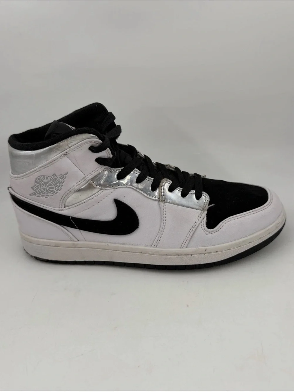 Nike Men’s Air Jordan 1 Mid-SZ 8- White Black Leather Basketball Shoes Sneakers